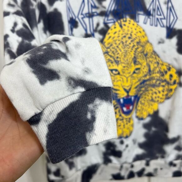 Def Leppard Tie Dyed Crewneck Sweatshirt White Grey Yellow Leopard Band Tee XS - Picture 8 of 10
